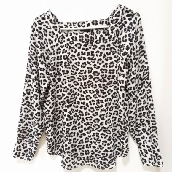! NEW ! Ann Taylor Animal Print Long Sleeve Blouse Size XS - Picture 2 of 9